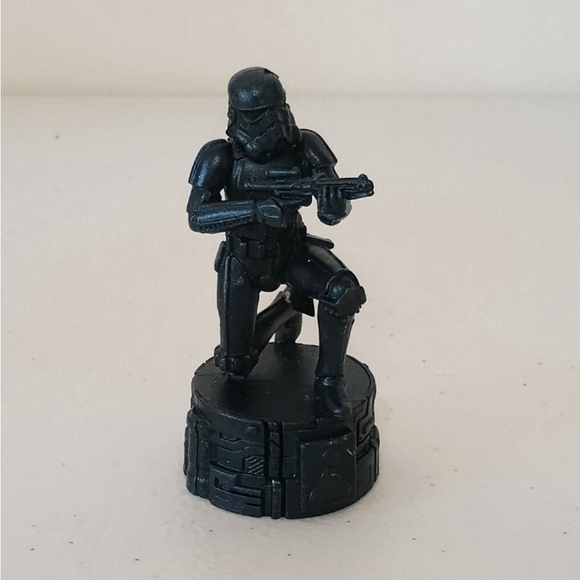 2005 Star Wars Saga Edition Chess Replacement Piece Storm Trooper Black - Picture 1 of 4